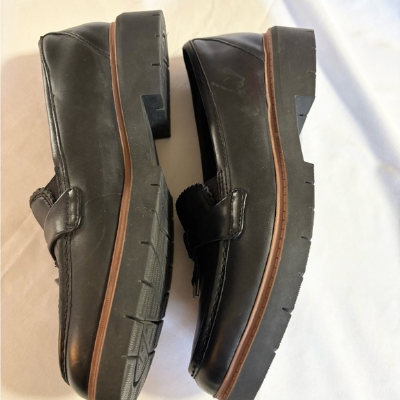 Clarks Black Leather women’s chunky Loafers size 9 - Picture 3 of 6